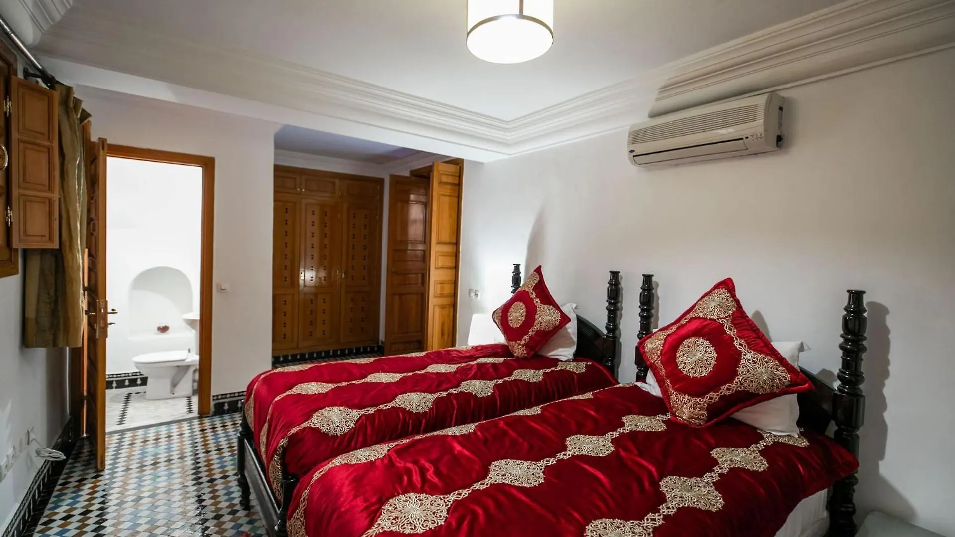 Room In Bb - Riad Authentic Palace Spa - Royale Suite Al Cazar فاس بيت ضيافة
